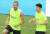 토트넘 팀 훈련 도중 함께 운동하다 미소 짓는 케인(왼쪽)과 손흥민. [연합뉴스]