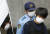아베 신조 전 일본 총리에게 총을 쏴 숨지게 한 야마가미 데쓰야가 지난 10일 오전 일본 나라 서부경찰서에서 검찰로 송치되며 모습을 드러내고 있다. [연합뉴스]