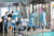 13일 오전 영종도 인천국제공항 제1여객터미널 입국자 전용 코로나19 검사 센터에서 의료진이 비를 맞으며 업무를 보고 있다. 연합뉴스
