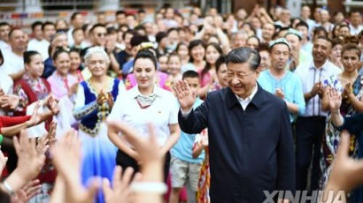 시진핑, 신장 8년만에 방문…美 제재 압박 거부의지 표현