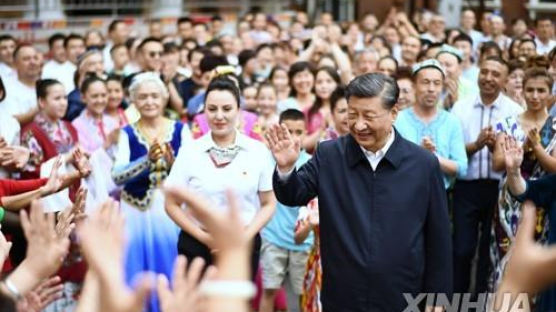시진핑, 신장 8년만에 방문…美 제재 압박 거부의지 표현