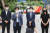 법무법인 도담의 김남주 변호사(왼쪽 두번째)가 12일 서울 서대문구 연세대학교 백양관 앞에서 열린 청소노동자 집회에서 발언하고 있다. 연합뉴스