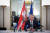 칼 네함머 오스트리아 총리가 지난 4월 러시아 모스크바에서 블라디미르 푸틴 러시아 대통령과 회담을 갖고 혼자 기자회견을 열고 있다. AFP=연합뉴스
