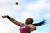 미국의 제시카 우다드가 16일(현지시간) 열린 세계육상선수권대회 여자 투포환 결선에서 사력을 다해 공을 던지고 있다. AFP=연합뉴스