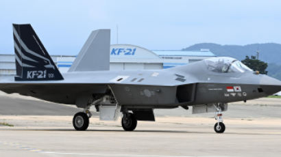 [속보]국산 전투기 'KF-21' 처음 날아올랐다…"순조롭게 비행"