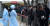 지난 3월 4일 오전 서울 중구 서울시청 광장에 마련된 임시선별검사소를 찾은 시민들이 검사를 받기 위해 줄을 서 있다. 뉴스1