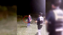 23㎝ 흉기난동범, 장봉 하나로 맞선 경찰…이 영상에 갑론을박