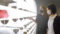 [비즈스토리] 도자기·가구·방짜유기 … ‘한국의 미’ 담은 공예 작품 전시