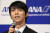 올림픽 2연패를 기록했던 일본 남자 피겨 선수 하뉴 유즈루가 19일 도쿄에서 은퇴 기자회견을 하고 있다. 하뉴는 프로 선수로 활동하며 아이스쇼 등에 출연할 예정이다. [AP=연합뉴스]