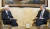 마리오 드라기(오른쪽) 이탈리아 총리가 21일(현지시간) 로마의 퀴리날레궁을 방문해 세르조 마타렐라 대통령을 만나고 있다. EPA/ANSA=연합뉴스