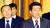 2004년 3월 8일 노무현 대통령이 청와대에서 수석.보좌관회의를 주재하기 위해 김우식 비서실장(왼쪽) 등과 함께 회의장에 들어서고 있다. 중앙포토