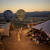 미국 산타모니카의 사막에 열기구를 띄운 디올의 2018 크루즈 쇼. [사진 디올]