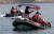 대전·충북 119특수구조단 대원들이 22일 오후 대전 대덕구 대청댐 선착장에서 여름철 수난사고에 대비한 인명 구조훈련을 하고 있다. 뉴스1