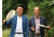 김영환(왼쪽) 충북지사와 변광섭 청주대 겸임교수는 ‘호수의 천국’ 충북도를 한국의 알프스로 가꾸겠다는 의지를 피력했다.