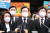 더불어민주당 이재명 상임고문이 24일 오후 광주 북구 운정동 국립 5.18민주묘지 민주의문 앞에서 참배 소감을 밝히고 있다. 연합뉴스