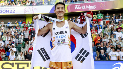 [THINK ENGLISH] 높이뛰기 우상혁, 한국 육상 최초 세계선수권 은메달