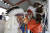 프란치스코 교황(왼쪽)이 25일(현지시간) 캐나다 앨버타주 매스쿼치스에서 원주민의 손등에 입을 맞추고 있다. EPA=연합뉴스