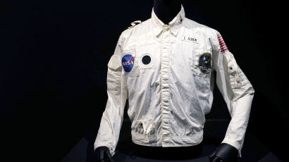 [이시각] 아폴로 11호 버즈 올드린 우주복, 역대 최고 36억에 낙찰