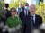 사이에드 대통령(오른쪽)이 25일 튀니지 수도 튀니스의 한 투표소에서 아내 이크라프 셰빌(왼쪽)과 개헌안 관련 국민투표를 하고 연설하고 있다. AFP=연합뉴스