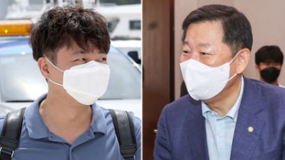 이준석 vs 윤핵관 싸움 커질때…尹, 권성동에 "곤욕 치렀죠"