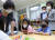 박순애 사회부총리 겸 교육부 장관이 지난 14일 오후 서울 방화초등학교를 찾아 돌봄교실을 둘러보고 있다. [뉴스1]