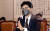 28일 국회 법사위 전체회의에 출석한 한동훈 법무부장관이 법사위 의원의 질의에 답변하고 있다. 중앙포토