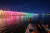 29일 오후 레인보우브릿지 요트페스티벌에 참가한 시민들이 서울 반포한강공원 세빛섬에서 출발한 요트를 타고 반포대교 달빛무지개분수를 배경으로 기념 사진을 찍고 있다. 우상조 기자 