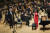 30일 '고잉홈프로젝트' 개막공연에서 피아니스트 손열음이 쇼스타코비치 피아노 협주곡 1번을 협연한 알렉상드르 바티(트럼펫)와 인사하고 있다. [사진 고잉홈프로젝트]