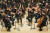 14개국 50개 오케스트라의 국내외 연주자가 주축이 된 프로젝트 오케스트라 '고잉홈프로젝트'는 지난 30일 열린 첫번째 공연에서 스트라빈스키의 '봄의 제전'을 지휘자 없이 선보였다. [사진 고잉홈프로젝트]