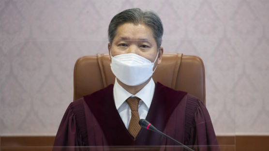 이영진 헌재 재판관, 골프 접대 의혹…“반성하지만 직무와 무관해”