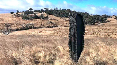 "외계인 오벨리스크 같다"…호주 농장에 떨어진 괴물체 정체
