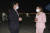 낸시 펠로시(오른쪽) 미국 하원의장이 2일 대만 타이베이 쑹산공항에 도착해 우자오셰 대만 외교부장의 환영을 받고 있다. 사진 대만 외교부, AP=연합뉴스