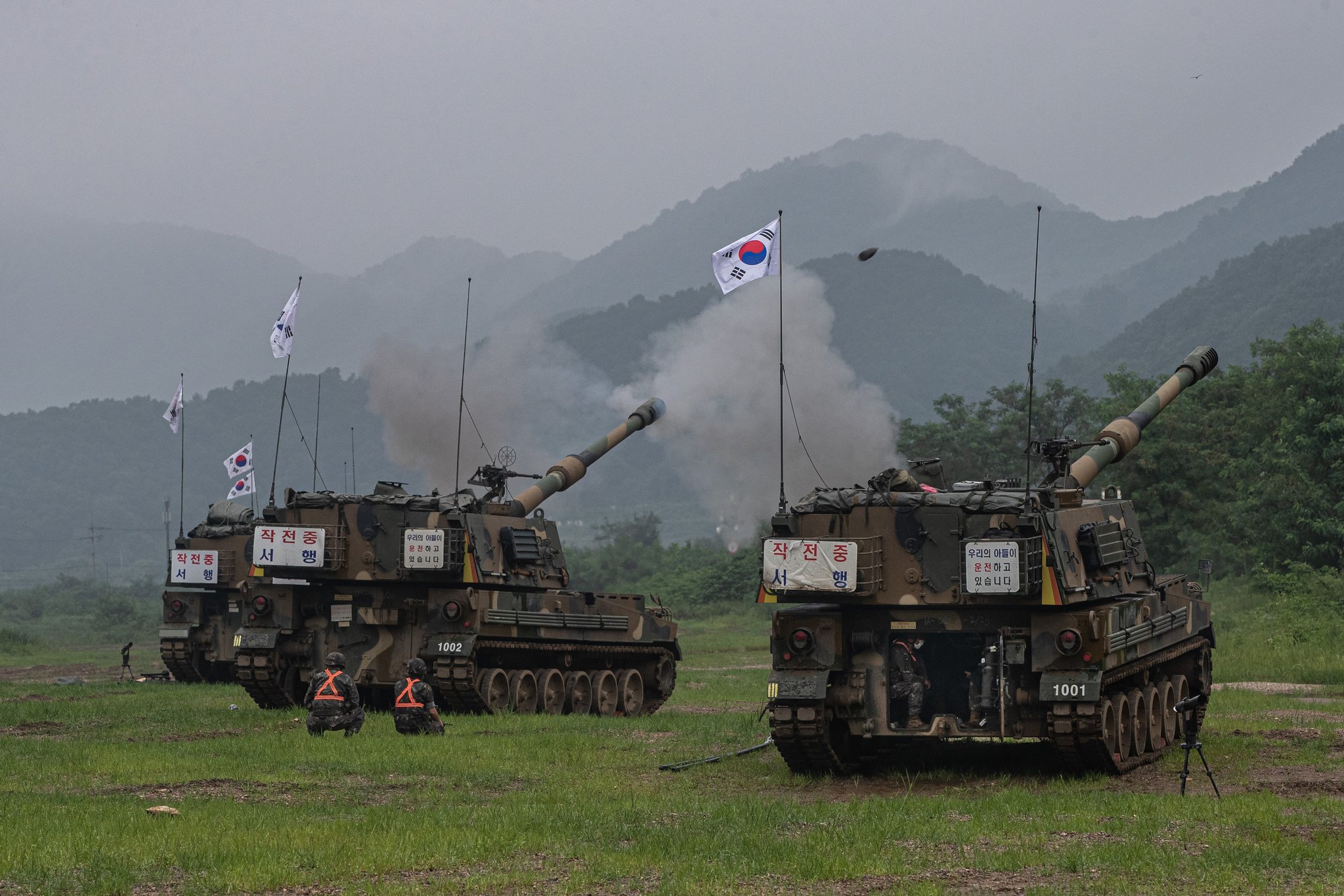  '리멤버 804' 포탄 사격 훈련. 연합뉴스