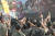 지난 6일 사내면 생활체육공원에서는 군 장병을 대상으로 한 공연 행사가 열렸다. DJ 수라의 공연에 흠뻑 빠진 장병들의 모습.