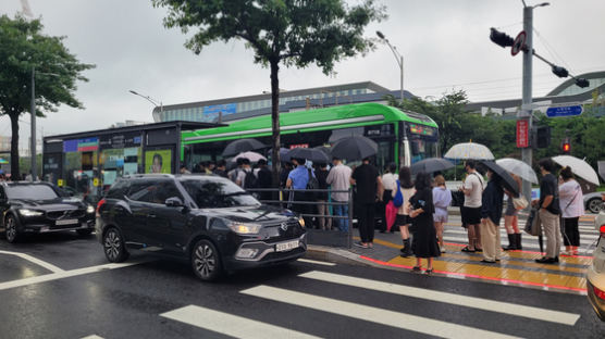 “버스에 갇혔다” 퇴근길 대란 이어 출근길 전쟁