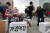 초복(初伏)인 지난달 16일 동물구조119 회원들이 서울 광화문역 인근에서 2022년 개식용 종식 국토대장정 출범 기자회견을 열고 개식용 금지와 불법 개농장, 개사체탕 유통, 판매 금지 등을 촉구하는 퍼포먼스를 하고 있다. 뉴스1