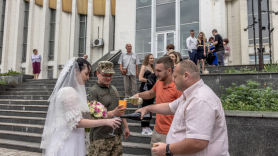 러시아 침공 후 결혼 급증한 우크라이나… 키이우선 지난해 8배 넘어