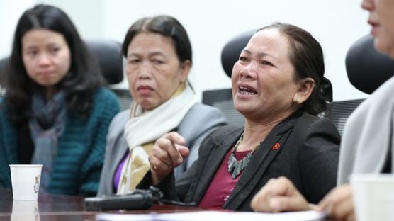 "주민 총살한 한국군 봤다" 베트남전 학살 피해자 첫 법정 증언