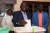 케냐의 현직 부통령이자 대선 후보인 윌리엄 루토가 9일 투표하고 있다. AFP=연합뉴스 