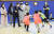 지난 6월 29일 조희연 서울교육감이 서울 동작초등학교를 방문해 방과후학교로 농구 활동하는 아이들을 바라보고 있다.   연합뉴스
