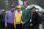프레드 리들리(오른쪽에서 두번째) 오거스타 내셔널 의장이 지난 4월 마스터스에서 골프 전설들과 함께 기념촬영하고 있다. AP=연합뉴스