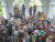 지난달 13일(현지시간) 스리랑카 반정부 시위대가 콜롬보에 있는 총리 집무실을 점령한 모습. 연합뉴스