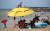 10일 오후 제주시 이호해수욕장을 찾은 피서객들이 물놀이를 즐기고 있다. 뉴시스