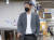 유튜브 채널 '가로세로연구소(가세연)' 출연진인 김용호 씨가 지난해 11월 2일 오후 서울 서초구 서울중앙지방법원에서 열린 공직선거법위반 1회 공판기일에 출석하고 있다. 뉴스1