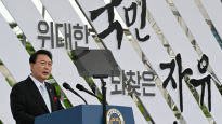 베일 벗은 尹 ‘담대한 구상’…비핵화 논의-경제협력 동시가동ㆍ부분적 제재 면제 검토
