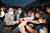 지난달 16일 윤석열 대통령이 충남 보령 대천해수욕장에서 열린 2022 보령해양머드박람회 개막식에 참석, 주먹인사를 하고 있다. 연합뉴스