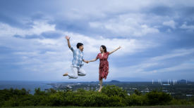 소똥 천지 오름서 '쉘 위 댄스'…제주 화성인과 그의 특별한 신부 [인생 사진 찍어드립니다]