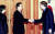 지난 1998년 청와대에서 김대중 당시 대통령과 악수하는 빌 게이츠. 중앙포토