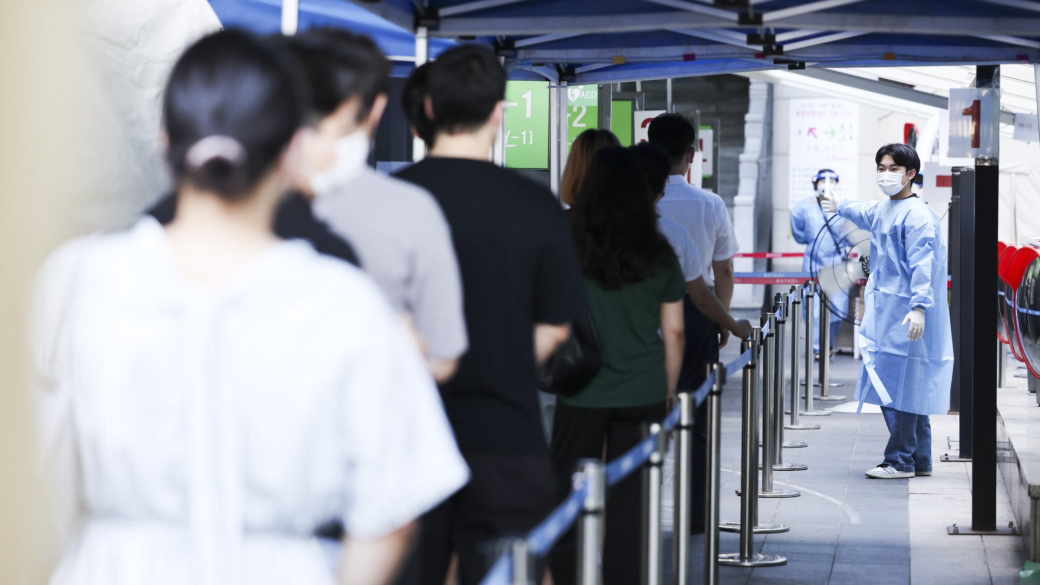  18일 오전 서울 용산구보건소 선별진료소. 연합뉴스