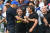 경기 후 신경전을 벌이는 안토니오 콘테 토트넘 감독(오른쪽)과 토마스 투헬 첼시 감독. 로이터=연합뉴스